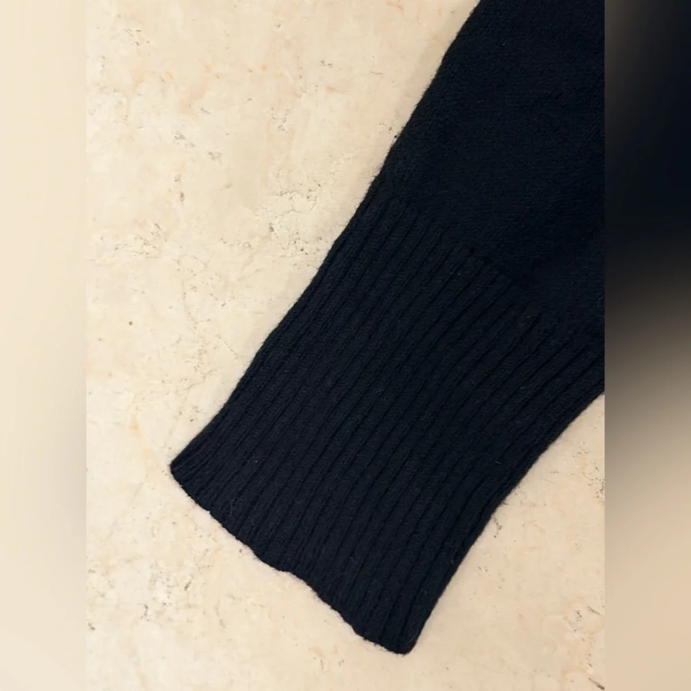 lululemon athletica Midnight V-Neck Sweater - Vintage Cashmere - Picture 7 of 11